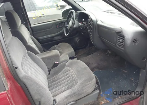 2002 Chevrolet S-10 Ls z USA, uszkodzony, nr VIN 1GCDT19W428230487